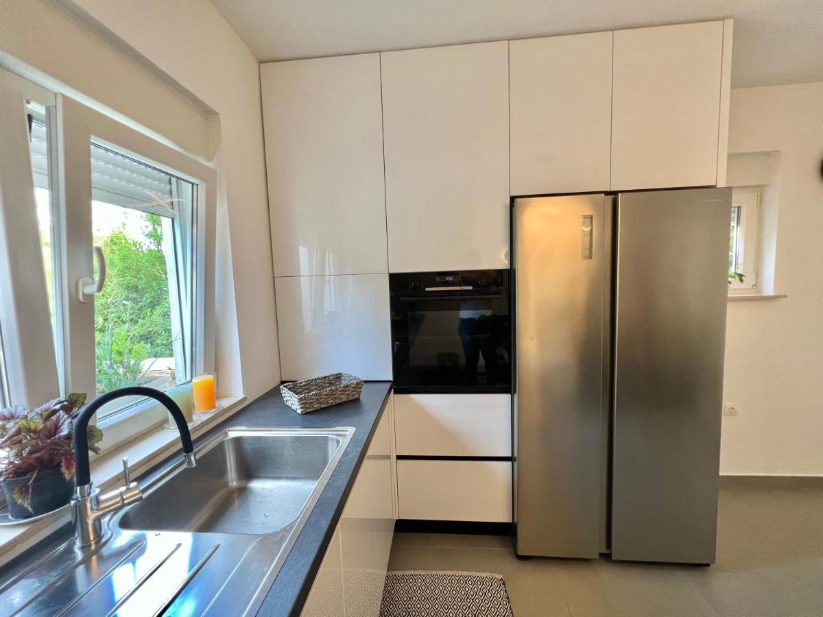 Apartman Barbara ซริกเวนิซา ภายนอก รูปภาพ